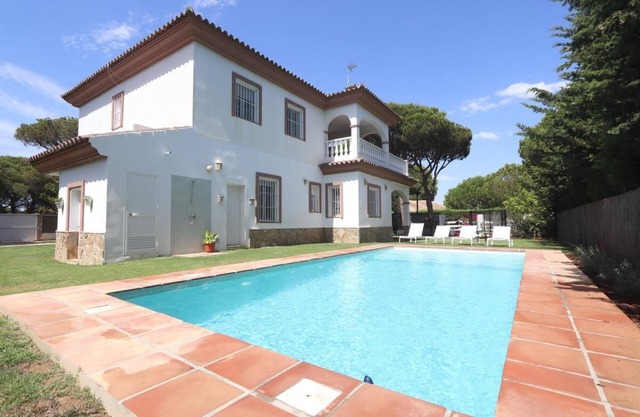 Casa Laura-Chalet para familias con piscina