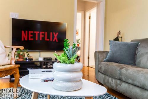 Casa LeBlanc - Latin Vibes - Sleep 8 - Netflix - Long Term