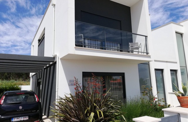 CASA LIMAO casa nueva con piscina climatizada, cerca del mar, dunas, bosque.