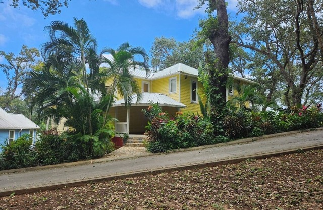 Casa Limon, Lawson Rock, Roatan.