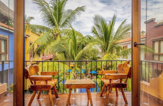 Casa Lotería -Pueblito Sayulita- Colorful, Family and Relax Experience with Private Parking and Pool