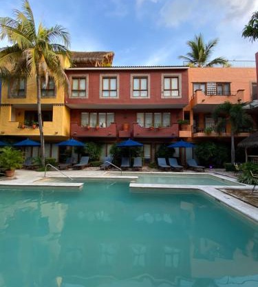 Casa Lotería -Pueblito Sayulita- Colorful, Family and Relax Experience with Private Parking and Pool