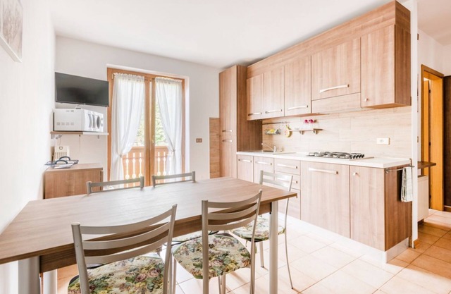 Casa Lucía apartamento de dos habitaciones con jard��n a solo 100 metros del lago.