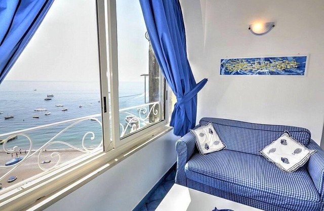 Casa Luisa: Una casa antigua con encanto con vistas al mar y la Spiaggia Grande di Positano.