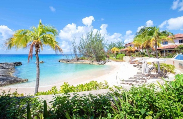Casa Luna 15 by Grand Cayman Villas & Condos