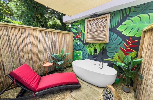 Casa Luquillo | Cozy Retreat House W/ BBQs & Tub