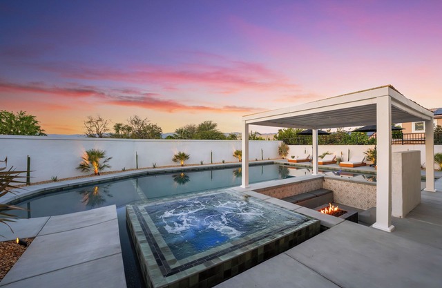 Casa Mañana: Oversized pool, Tulum inspired relaxing backyard/close to festivals