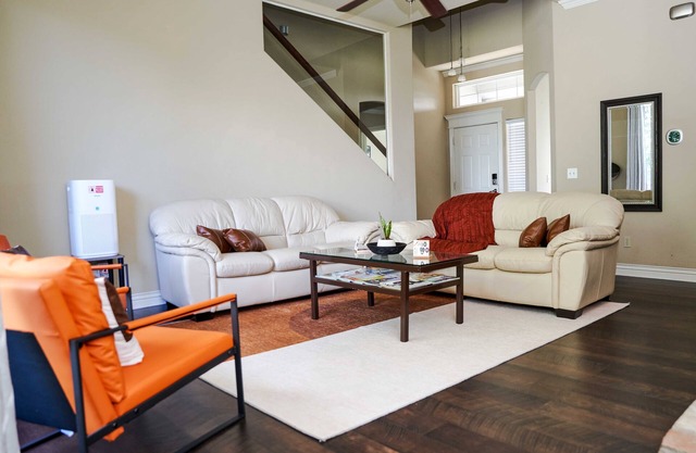 Casa Mahogany - East Bricktown's Contemporary Gem. HOT TUB!