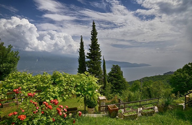 Casa mamma Gisella by Theater Home, with marvellous lake view