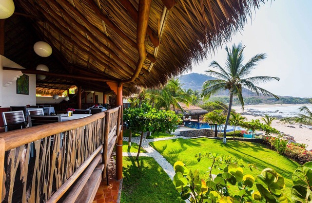 Casa Manzanillo - Hotel Buy Out - Beach Front Location at Manzanillo Bay, 7 BR,