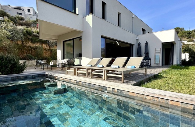 Casa Mare Monti villa contemporánea, muy hermosas vistas al mar y montaña cerca del mar
