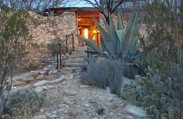¡Nuevo! - Casa Mariposa - Terlingua Ghost Town Ruin, cómodamente y con amor restaurado