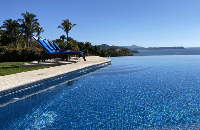 Casa Melissa: frente al mar, fabulosas vistas, piscina infinita, tenis privado