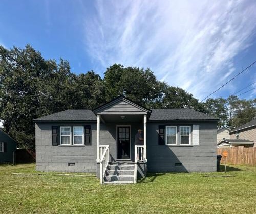 Casa Minimal Cottage Pet Friendly with Fenced Yard