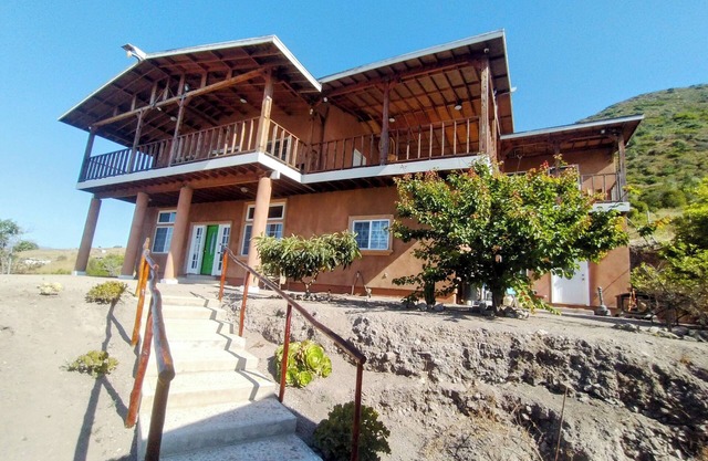 CASA MIRAMAR Peaceful spacious 5-bedroom home in delightful Esteban Cantu