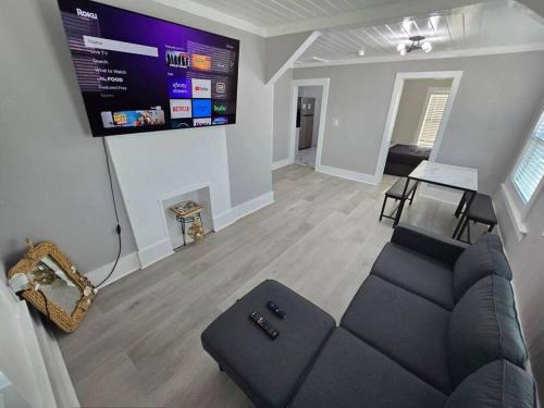 Casa moderna, a newly renovated Modern apartment