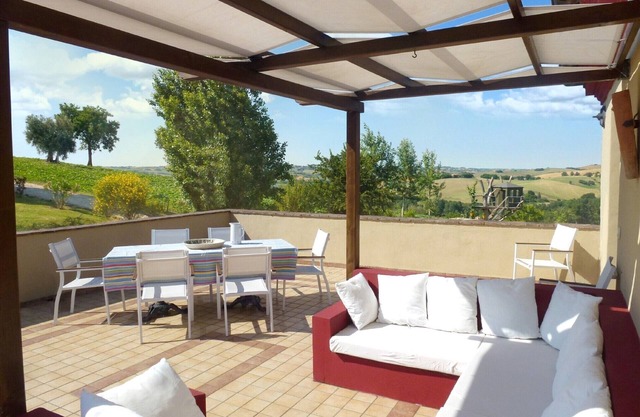 Casa-Montale 1 / 5Terrazza, típica casa de campo, gr. Piscina, lugar aislado, vistas panorámicas