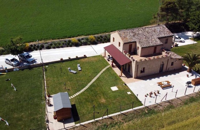 Casa Montefiore 13 Iris LT nella tranquilla campagna Marchigiana