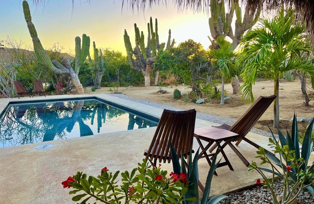 Casa Moonshine, 3 casitas w/ private pool and A.C. short walk to the beach!