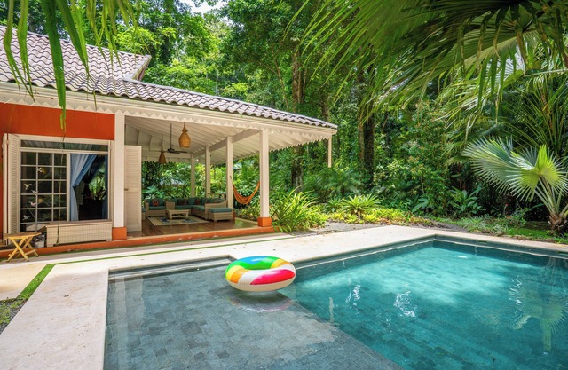 Pool Villa & Garden with Beach Access