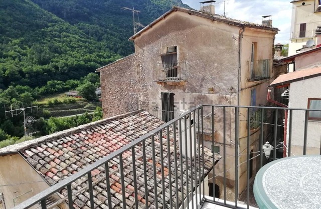 Casa nel borgo nella natura
