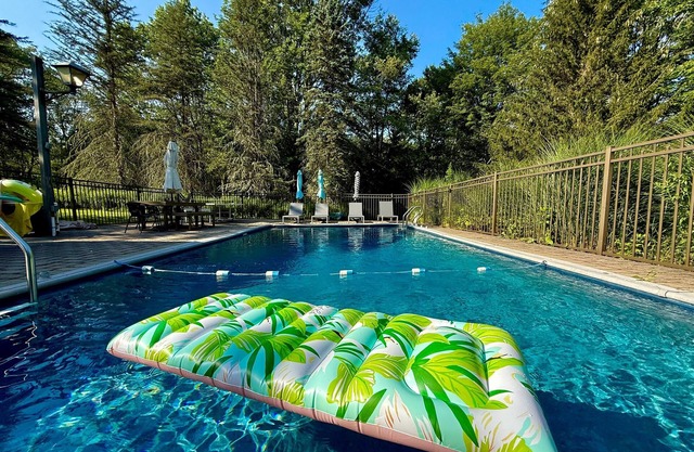 Casa Nera | Heated Pool Hot Tub Ski Golf