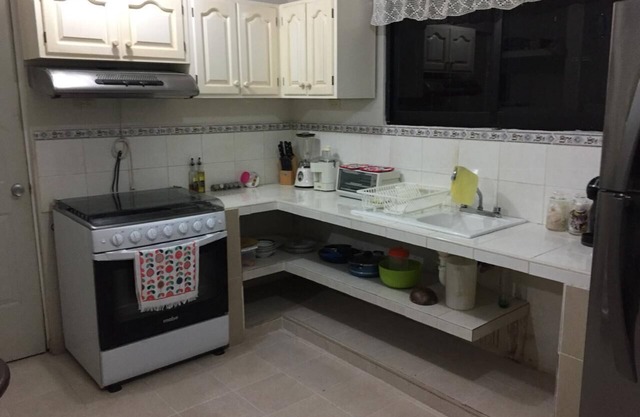 Casa Nidia naranja y negro