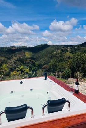 Casa Nyra with Jacuzzi near JMC - Santa Elena