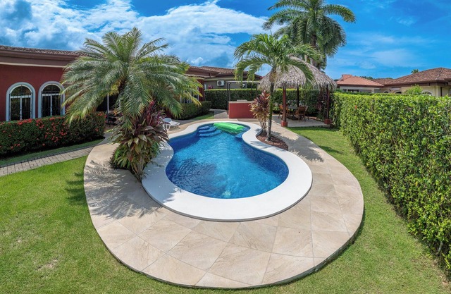 Casa Oasis - Piscina privada y cerca de la playa.