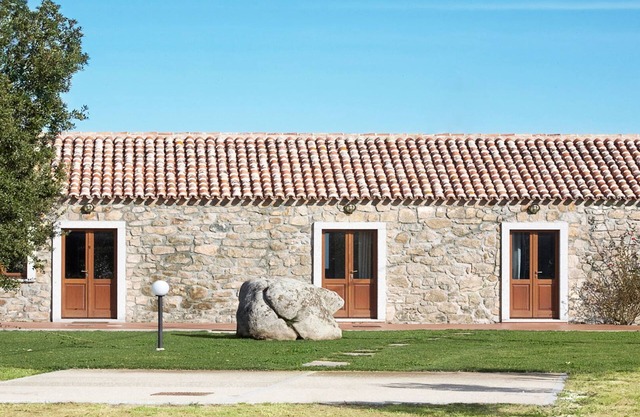 Casa "Olivo". Apartamento de cuatro habitaciones en estilo Stazzu Gallurese, 3. 5 km del mar