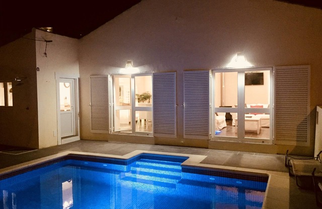Casa Palmeira es una casa de pueblo de 3 dormitorios recientemente renovada con piscina