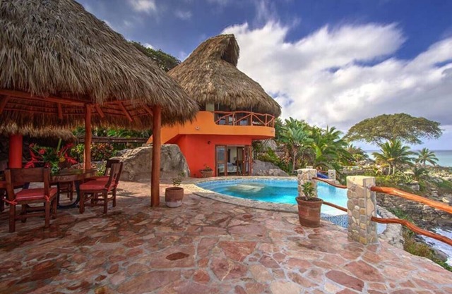Paraiso (Paradise), Ocean-front Getaway in a private magical community