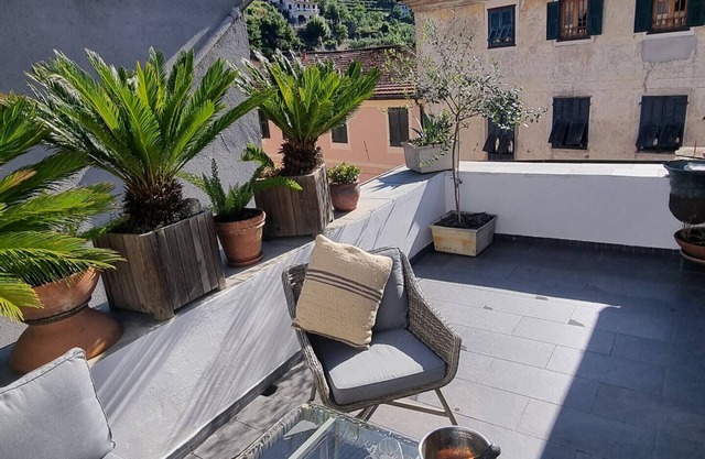 Casa Pietra, traditional holiday house for 8 people in a typical Italian village