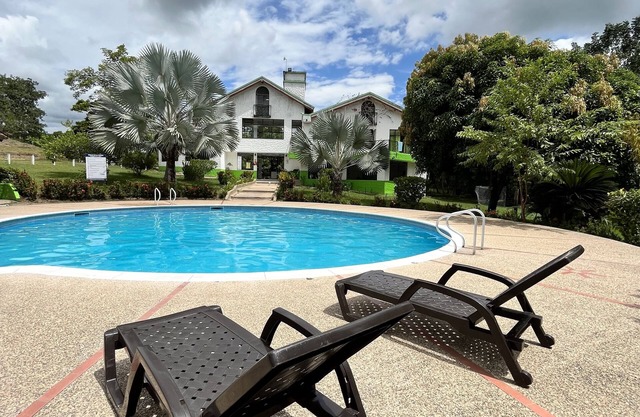 Villa Alejandra casa quinta para 20 personas en la naturaleza