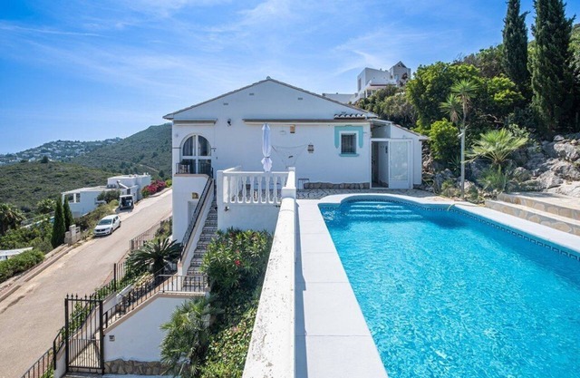 Casa Rafol for 6 people (4 adults + 2 children) with private pool - sea view