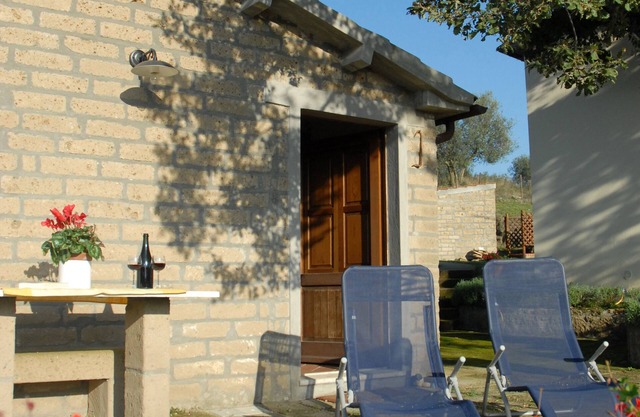 CASA RINA: Detached house with 400 M2 private fenced garden, swimming pool.
