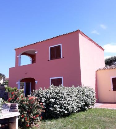 casa rosa nel residence mirice con piscina ,wifi,climatizzatore - vicino al mare