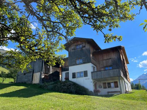 Casa Runs 7113 Camuns, Val Lumnezia
