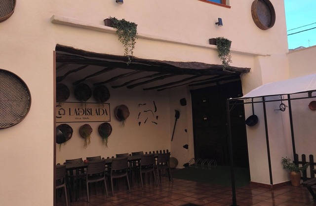 Casa rural con sala de juegos, barbacoa y encanto, ideal familias/grupos. Teruel