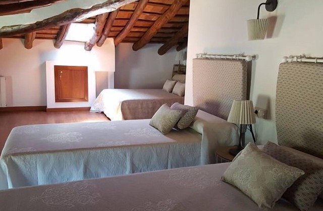 Casa rural 3 con buhardilla, piscina y jardín con barbacoas