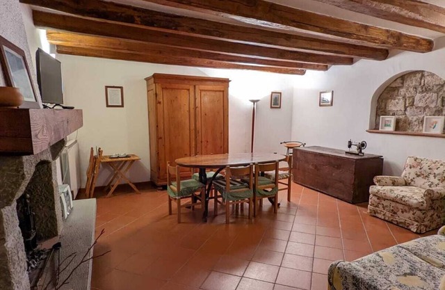 CASA SANDRO-Apartment in a medieval village Le case di Quota