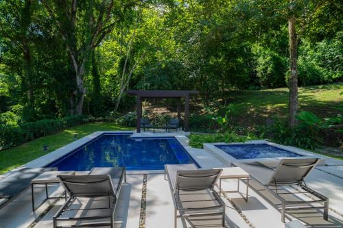 Casa Selva Tica 6 bdr pool golf view in Los Suenos
