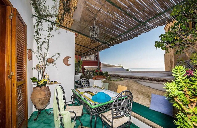 Casa Solange: un apartamento característico y acogedor situado en el centro de Positano, a pocos metros del mar.