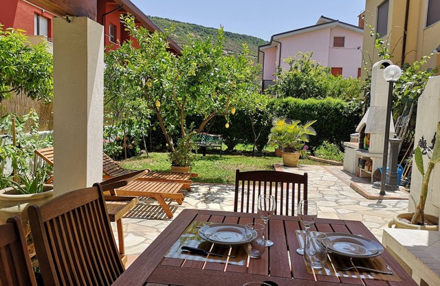 CASA STELLA MARINA, ESTILO MEDITERRÁNEO A 100 M DEL MAR, VERANDA, BBQ, WI-FI.
