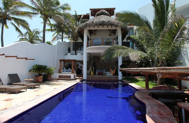 CASA SUSPIRO: Villa de lujo frente al mar en la playa de arena blanca con personal