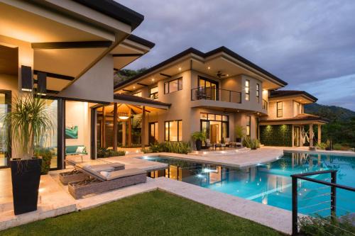 Casa Symbiotica - Exclusive Villa with Gym, Infinity Pool & Housekeeping
