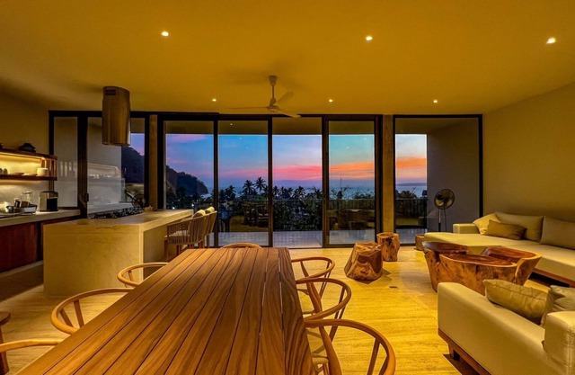 Casa Tamarindo. Nueva, con alberca, a 2 cuadras de la playa. La Manzanilla, Jal.