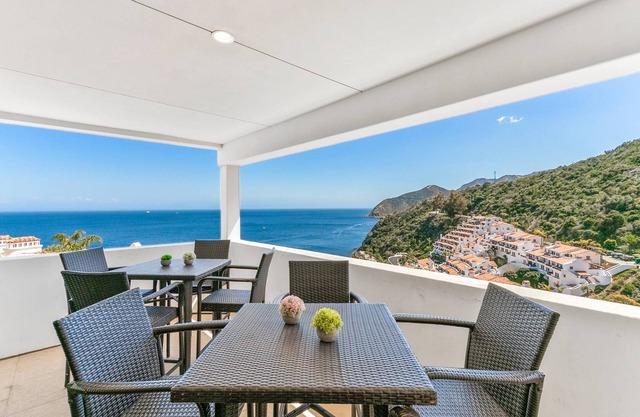 Casa Tortuga by AvantStay | Ocean View + Golf Cart