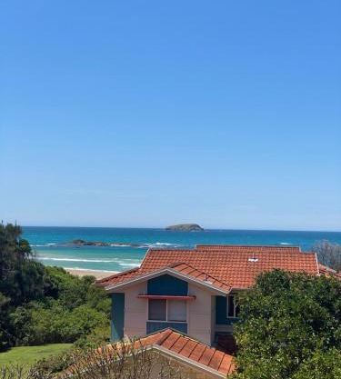 Casa Tropicana Villa with Ocean Views - Steps from Beach Surfs Up!