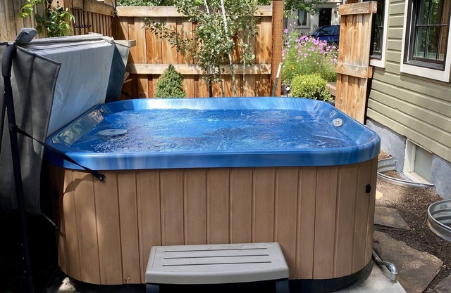 Casa Verde, 1bed & 1bath, with private entrance and hot tub